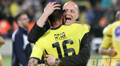 ג´ורדי קרויף ואלירן עטר מאושרים. ההולנדי לא מעוניין לעזוב (חגי ניזרי)