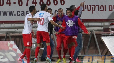 כליבאת חוגג עם החברים (עמית מצפה)