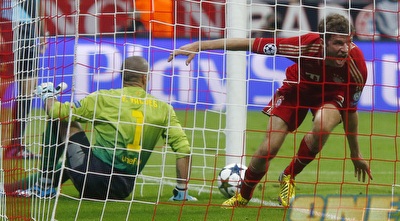 מולר בטירוף לאחר שער היתרון (רויטרס)