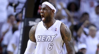 לברון ג´יימס בטירוף. המלך וההיט רוצים זכייה שלישית ברציפות (רויטרס)