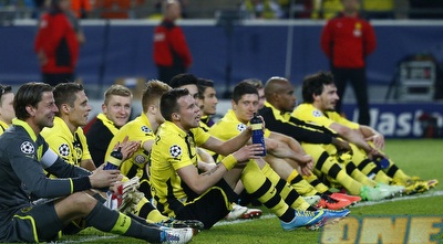 שחקני דורטמונד מודים לקהל (רויטרס) שחקני דורטמונד מודים לקהל (רויטרס)