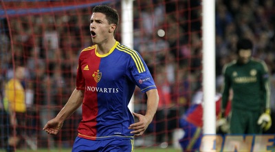 הבלם הכובש. ימצא את הרשת של קבוצות הפריימר ליג?(רויטרס) הבלם הכובש. ימצא את הרשת של קבוצות הפריימר ליג?(רויטרס)