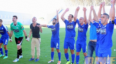 מכבי פ&qout;ת חוגגת (משה חרמון)