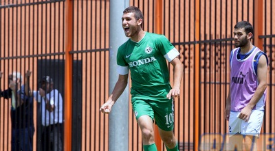 ריאן חוגג (יניב גונן)