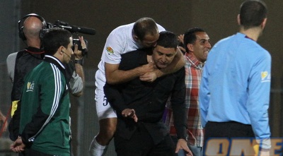 מישאלוף קופץ על יובל נעים (עמית מצפה)