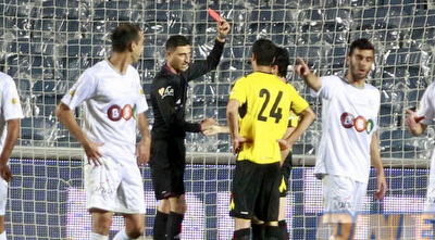 מגרלשווילי רואה את הכרטיס האדום (יוסי ציפקיס)