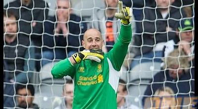 פפה ריינה נושך את ידו (ONE)