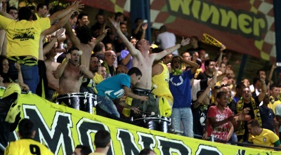 אוהדי נתניה חוגגים בטדי (יוסי ציפקיס)