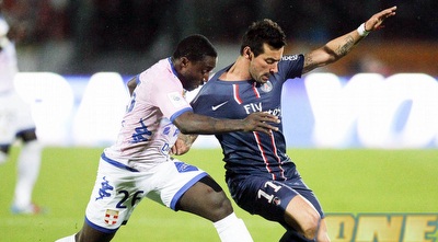 אזקייל לאבצי מנסה לברוח מברייס דז´ה דז´ז´ה (רויטרס)