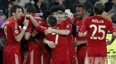 שחקני באיירן מינכן חוגגים (רויטרס)