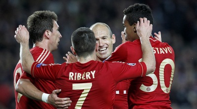 שחקני באיירן מינכן חוגגים (רויטרס)