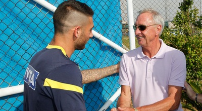 אלירן עטר ויוהאן קרויף (האתר הרשמי של מכבי ת&qout;א) (ONE)