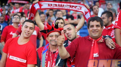 אוהדי הפועל ב&qout;ש בנתניה (יוסי ציפקיס)