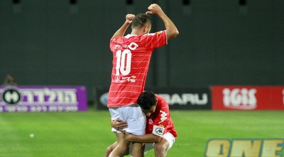 אילוז מניף את גבאי (יוסי ציפקיס)