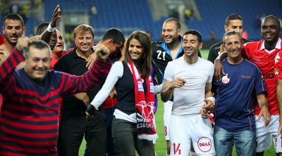 אלונה והשחקנים חוגגים בסיום (יוסי ציפקיס)