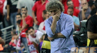 ראובן עטר המום לקראת סיום המשחק (יוסי ציפקיס) ראובן עטר המום לקראת סיום המשחק (יוסי ציפקיס)