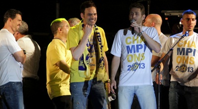 ייני מנצח על החגיגה (יניב גונן)