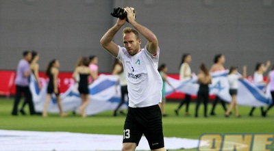 דני עמוס. בודק אופציות בחו&qout;ל (יוסי ציפקיס)