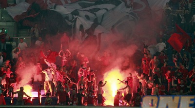 אוהדי הפועל ר&qout;ג מבעירים את נתניה (יוסי ציפקיס)