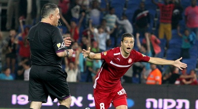 זגורי בטירוף אחרי הפנדל המכריע. תבריזי שורק בפעם האחרונה בקריירה (עמית מצפה)