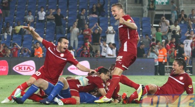 שחקני רמת גן חוגגים (עמית מצפה)