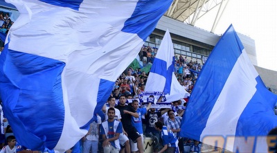 אוהדי מכבי פ&qout;ת. יהנו ממחירים זולים (יוסי ציפקיס) אוהדי מכבי פ&qout;ת. יהנו ממחירים זולים (יוסי ציפקיס)