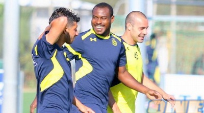 וינסנט אניימה מחויך (משה חרמון)