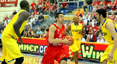 טימור חודר לסל (משה חרמון)