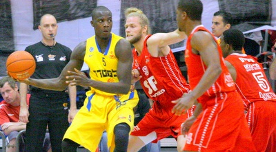 ג´יימס מול שולדבראנד (משה חרמון)