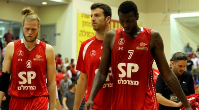 שחקני הפועל מתוסכלים (שי לוי)