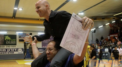 פרנקו על הכתפיים (חגי ניזרי) פרנקו על הכתפיים (חגי ניזרי)