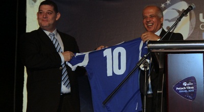 לוזון ואוהד (יניב גונן)