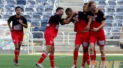 איציק כהן חוגג עם חבריו (יניב גונן)