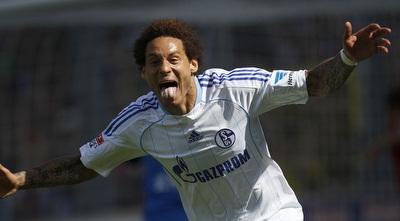 ג´רמיין ג´ונס חוגג. שאלקה במוקדמות הצ´מפיונס (רויטרס)