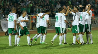 שחקני חיפה חוגגים (עמית מצפה) שחקני חיפה חוגגים (עמית מצפה)