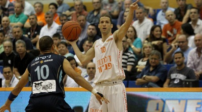 בן דוד מול ניסים בקרב מספרי עשר (חגי ניזרי) בן דוד מול ניסים בקרב מספרי עשר (חגי ניזרי)