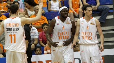 יוטר וסולומון מאושרים (חגי ניזרי) יוטר וסולומון מאושרים (חגי ניזרי)