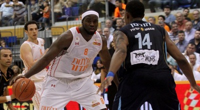 יוטר מול הולמן (חגי ניזרי) יוטר מול הולמן (חגי ניזרי)