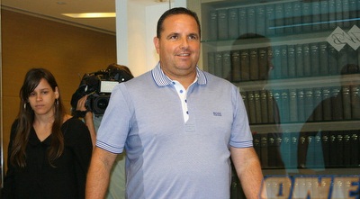 בן שמעון: &qout;צריך להיות צנועים&qout; (משה חרמון) בן שמעון: &qout;צריך להיות צנועים&qout; (משה חרמון)