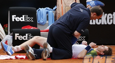 מארי מקבל טיפול בגבו. לא עזר (רויטרס) מארי מקבל טיפול בגבו. לא עזר (רויטרס)