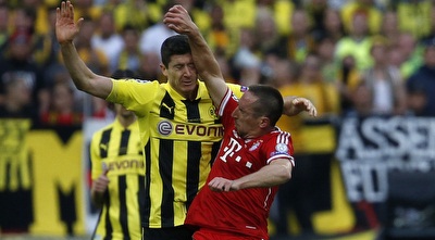 ריברי מכה את לבנדובסקי, שלא הגיע למשחק (רויטרס)