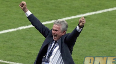 יופ היינקס חוגג. יכול לעזוב בראש מורם (רויטרס)