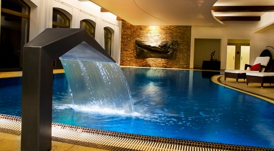 אחת הבריכות במלון בפוזנן