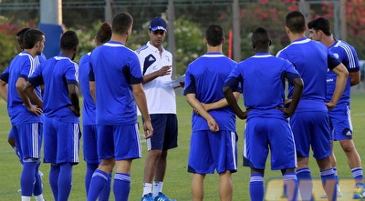 גיא לוזון ושחקני הצעירה (יוסי ציפקיס)