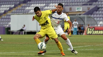 שחקני הקבוצות נאבקים על הכדור. רמלה טובה יותר (שי לוי)