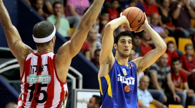 ליאור אליהו. שוב משחק מצויין לפורוורד (יניב גונן)