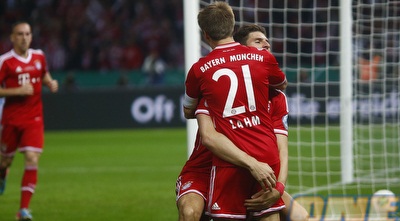 גומז חוגג עם לאם (רויטרס)