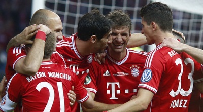 שחקני באיירן חוגגים בדרך לעוד תואר (רויטרס)