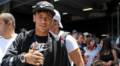 ניימאר בנמל התעופה בברצלונה (האתר הרשמי) (ONE) ניימאר בנמל התעופה בברצלונה (האתר הרשמי) (ONE)