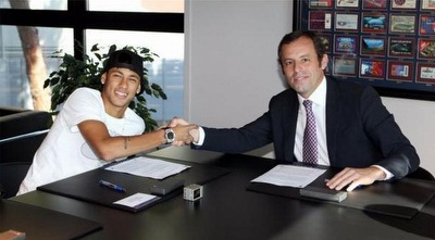 ניימאר חותם על החוזה בברצלונה. סנדרו רוסל מרוצה ניימאר חותם על החוזה בברצלונה. סנדרו רוסל מרוצה